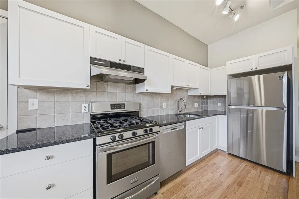 2 bed, 1 bath apartment for rent at 156 Chelsea St Unit 103, East Boston — photo 14 of 27