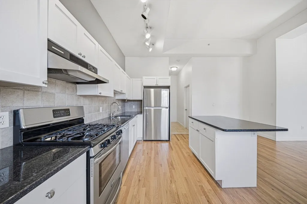 2 bed, 1 bath apartment for rent at 156 Chelsea St Unit 103, East Boston — photo 13 of 27