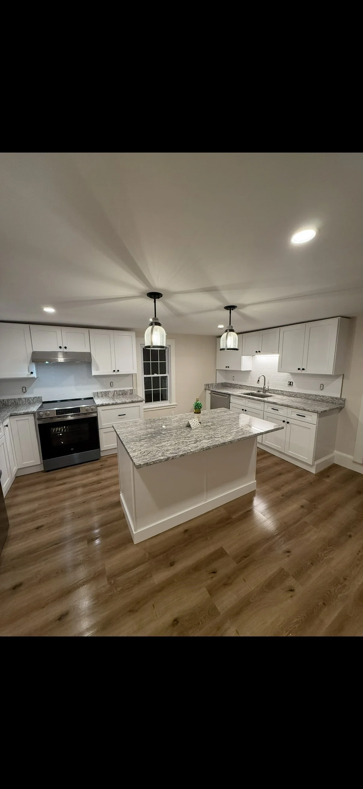 2 bed, 1 bath apartment for rent at 156 Elm Unit 2, Amesbury — photo 6 of 11