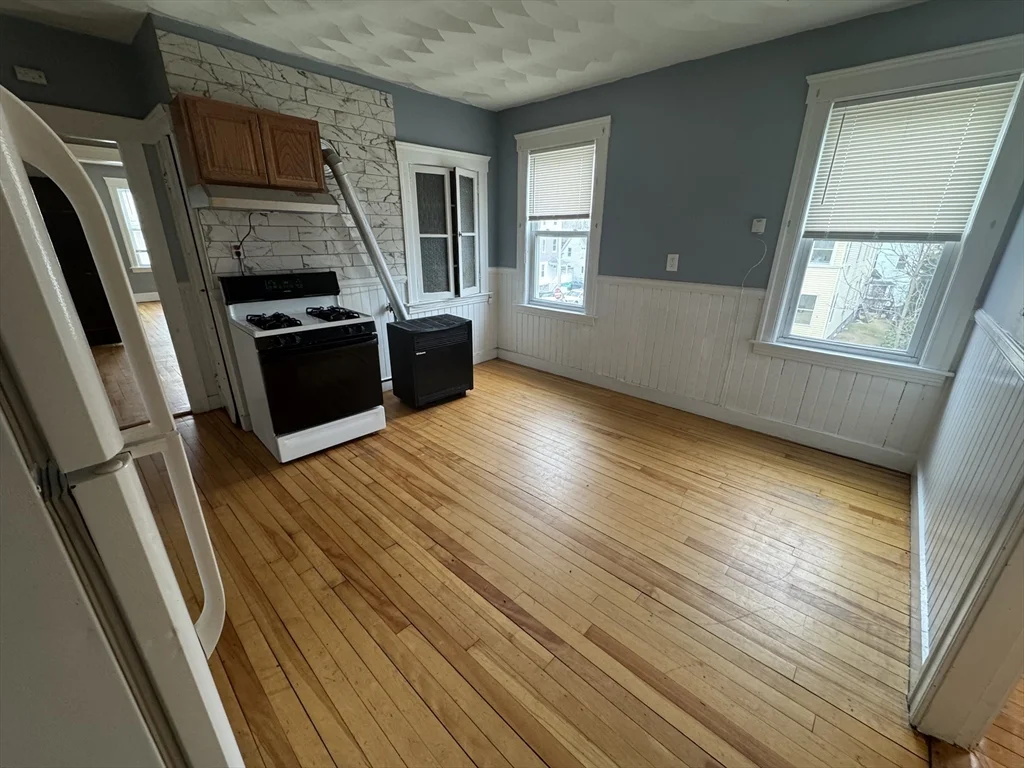 3 bed, 1 bath apartment for rent at 156 Fairmont Ave Unit 2, Worcester — photo 12 of 18