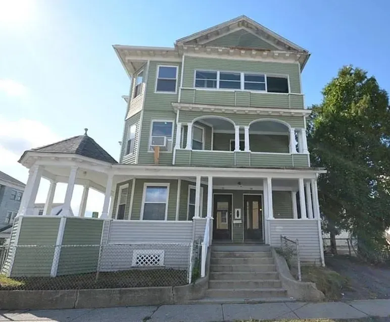 3 bed, 1 bath apartment for rent at 156 Fairmont Ave Unit 2, Worcester — photo 1 of 18