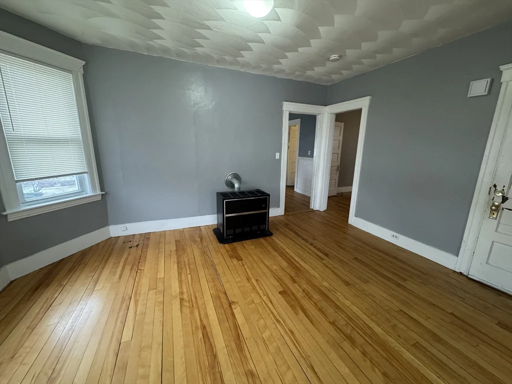 3 bed, 1 bath apartment for rent at 156 Fairmont Ave Unit 2, Worcester — photo 3 of 18