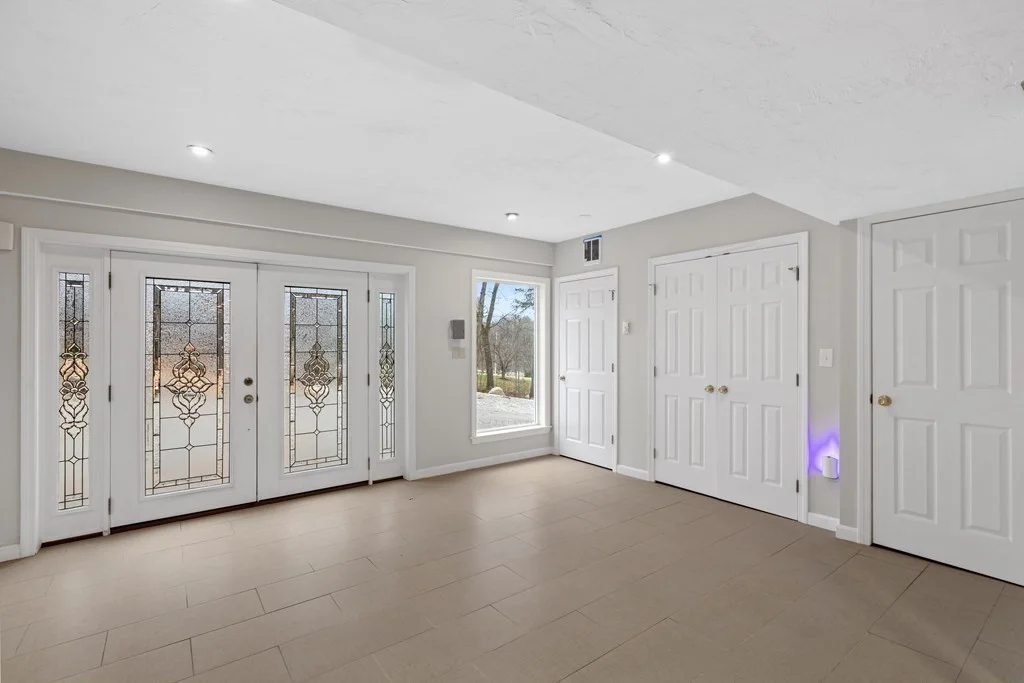 4 bed, 4+ bath apartment for rent at 156 Farm St Unit 156, Dover — photo 33 of 41
