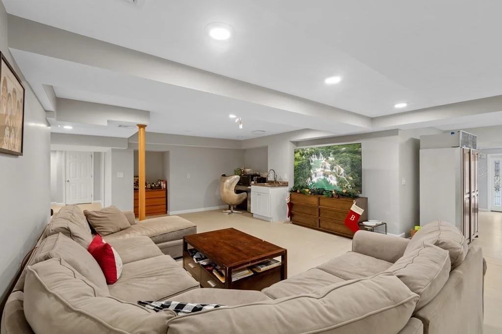4 bed, 4+ bath apartment for rent at 156 Farm St Unit 156, Dover — photo 35 of 41
