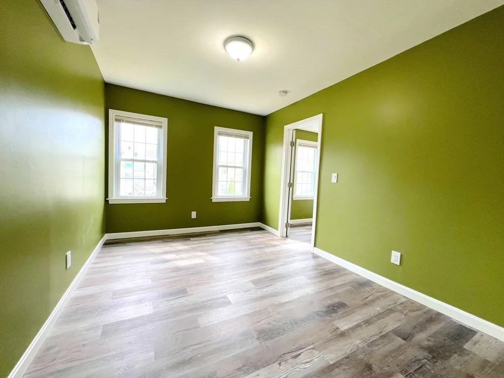 3 bed, 1 bath apartment for rent at 156 Grinnell Unit 2, New Bedford — photo 5 of 11