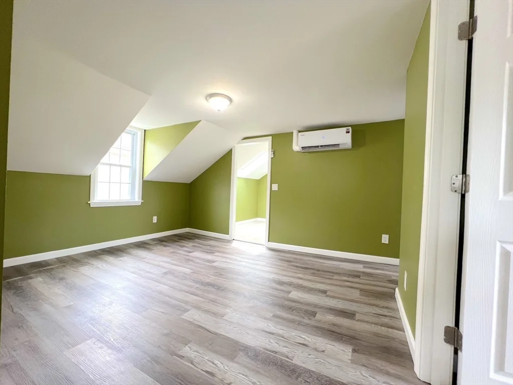 3 bed, 1 bath apartment for rent at 156 Grinnell Unit 2, New Bedford — photo 2 of 11
