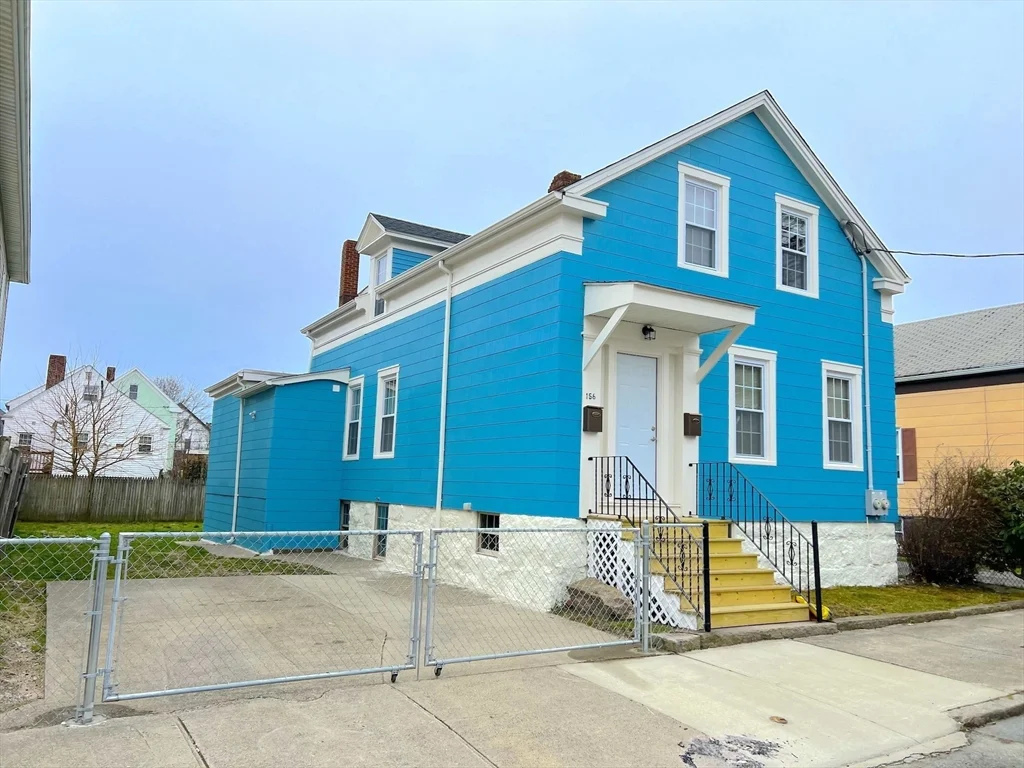 3 bed, 1 bath apartment for rent at 156 Grinnell Unit 2, New Bedford — photo 1 of 11