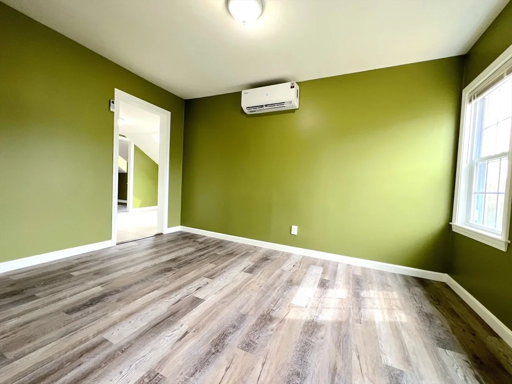 3 bed, 1 bath apartment for rent at 156 Grinnell Unit 2, New Bedford — photo 4 of 11