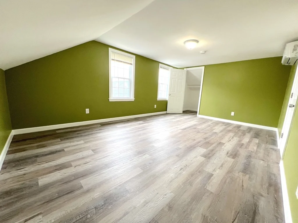 3 bed, 1 bath apartment for rent at 156 Grinnell Unit 2, New Bedford — photo 3 of 11