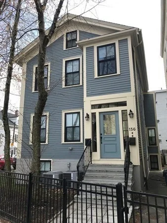 4 bed, 2 bath apartment for rent at 156 Hampshire St Unit 2, Cambridgeport — photo 2 of 24