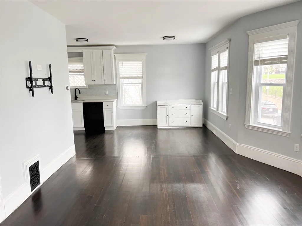 3 bed, 1 bath apartment for rent at 156 Homes Ave Unit 2, Dorchester — photo 5 of 20