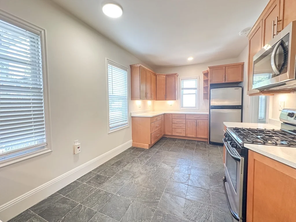 3 bed, 1 bath apartment for rent at 156 Homes Ave Unit 3, Dorchester — photo 5 of 20