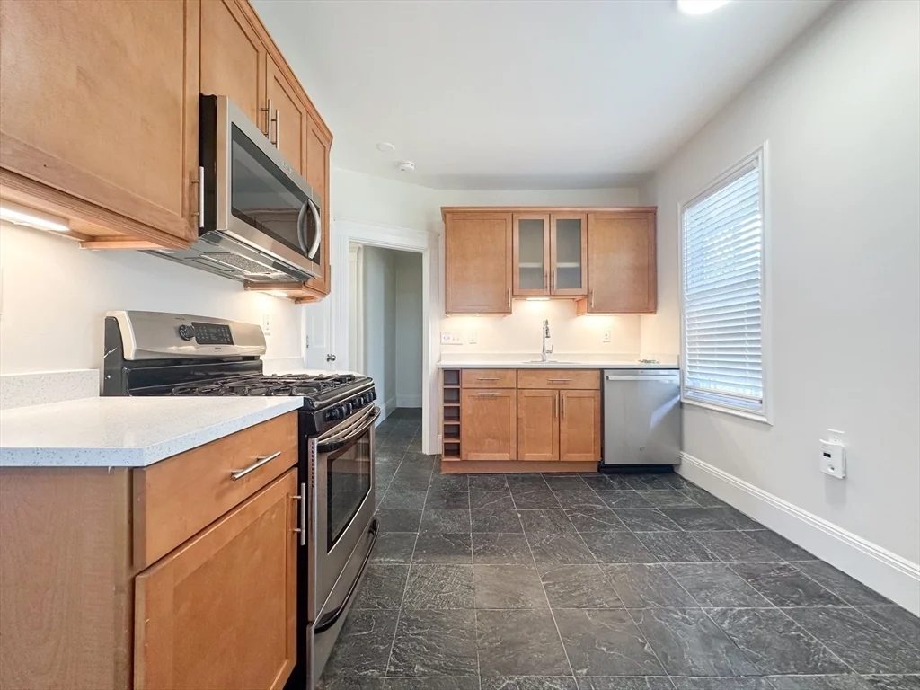 3 bed, 1 bath apartment for rent at 156 Homes Ave Unit 3, Dorchester — photo 2 of 20