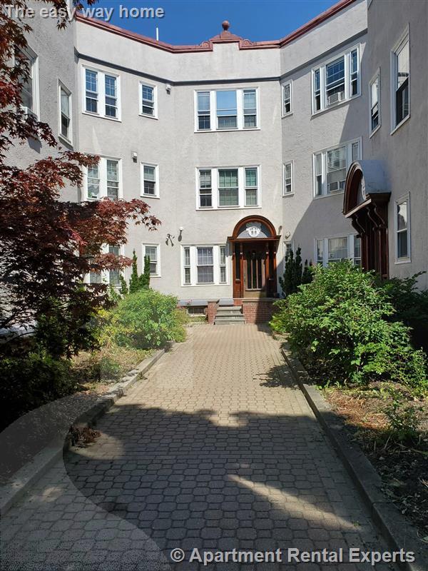 3 bed, 2 bath apartment for rent at 156 Magazine St Unit 23, Cambridgeport — photo 1 of 9