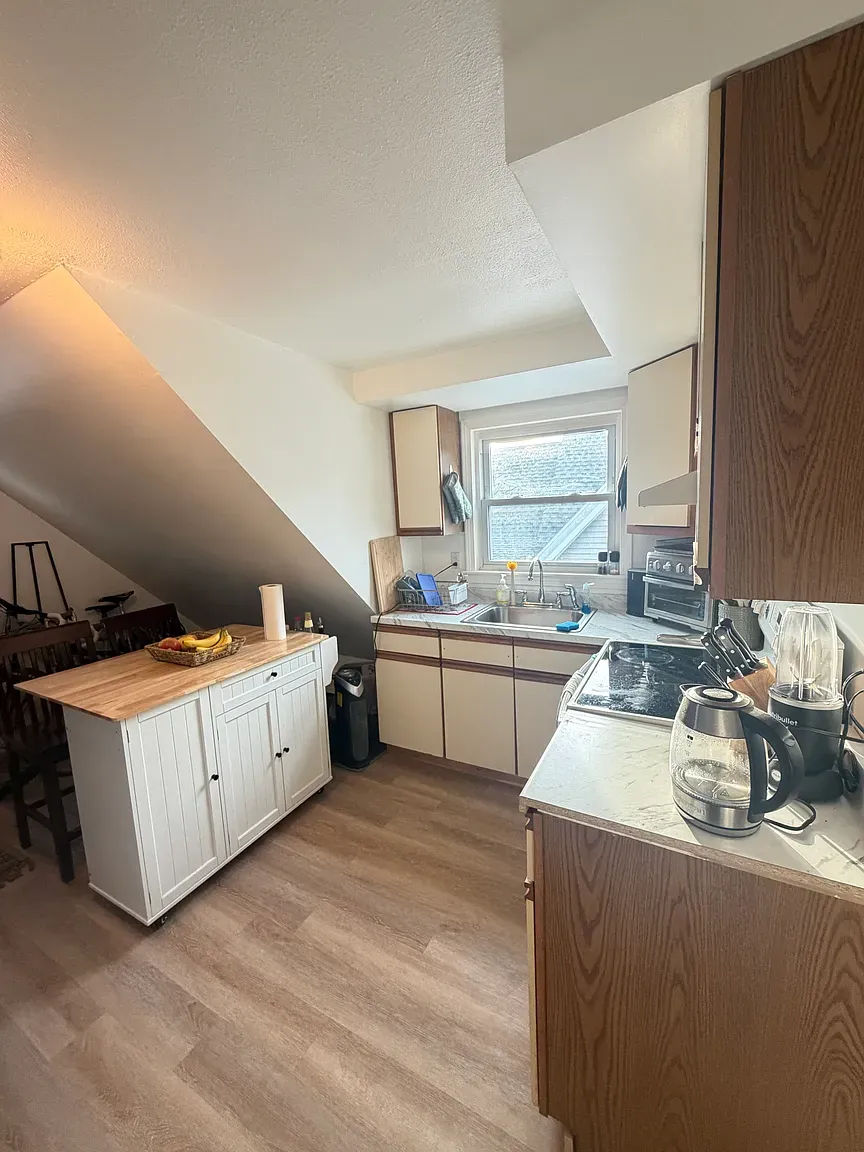 1 bed, 1 bath apartment for rent at 156 Morrison Ave Unit 3, Powder House Square — photo 5 of 17