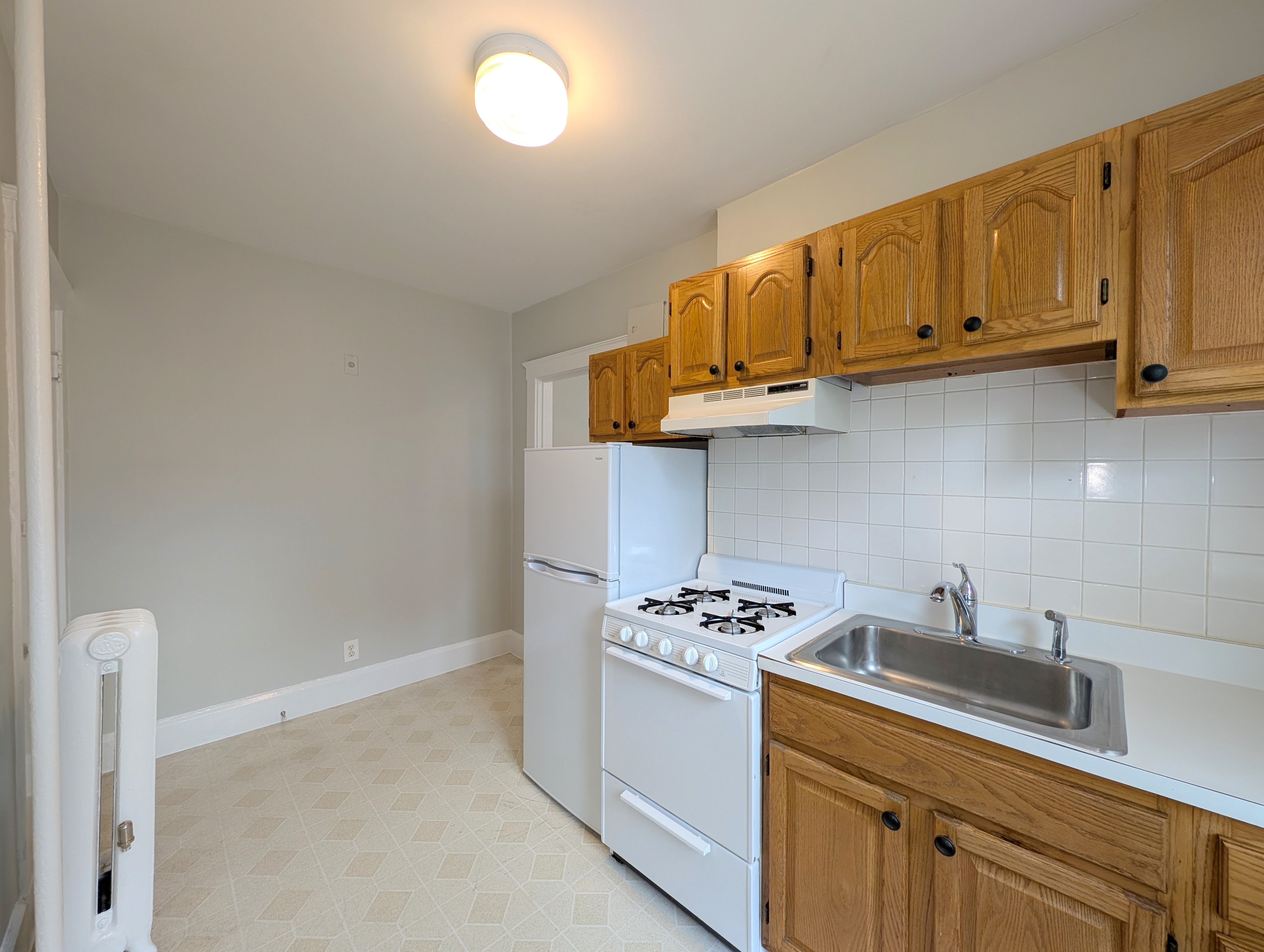 1.5 bed, 1 bath apartment for rent at 156 Summer St Unit 410, Spring Hill — photo 5 of 12