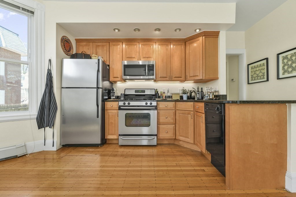 1 bed, 1 bath apartment for rent at 156 Sycamore St Unit 1, Winter Hill — photo 9 of 22