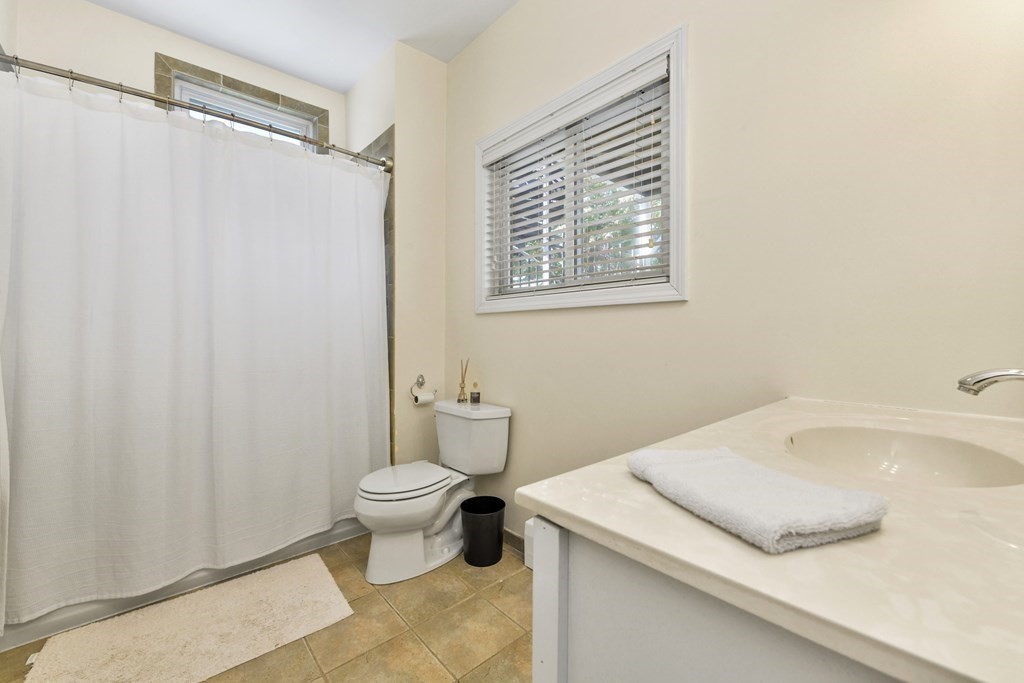 1 bed, 1 bath apartment for rent at 156 Sycamore St Unit 1, Winter Hill — photo 13 of 22