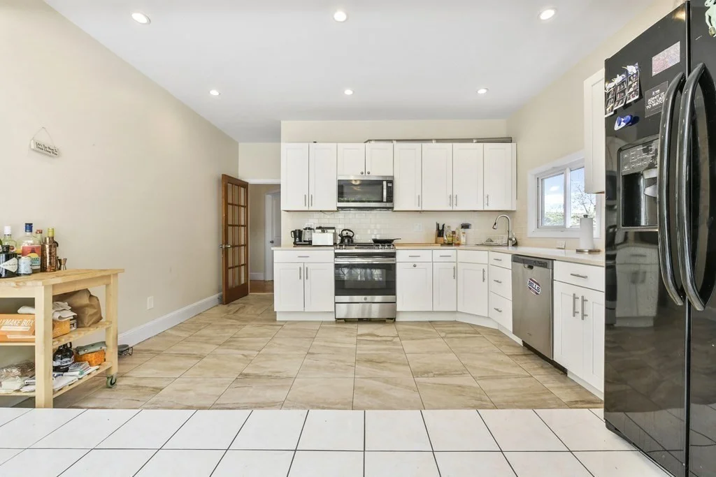 4 bed, 1 bath apartment for rent at 156 Sycamore St Unit 3, Winter Hill — photo 10 of 29