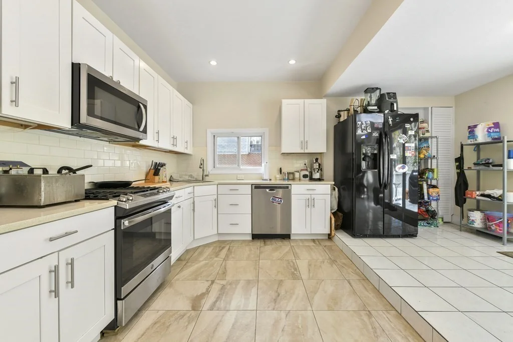4 bed, 1 bath apartment for rent at 156 Sycamore St Unit 3, Winter Hill — photo 8 of 29