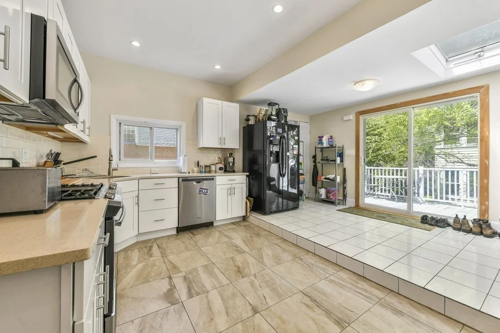 4 bed, 1 bath apartment for rent at 156 Sycamore St Unit 3, Winter Hill — photo 12 of 29
