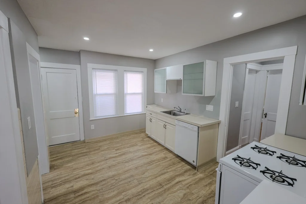 3 bed, 1 bath apartment for rent at 156 Train St Unit 1, Dorchester — photo 2 of 26