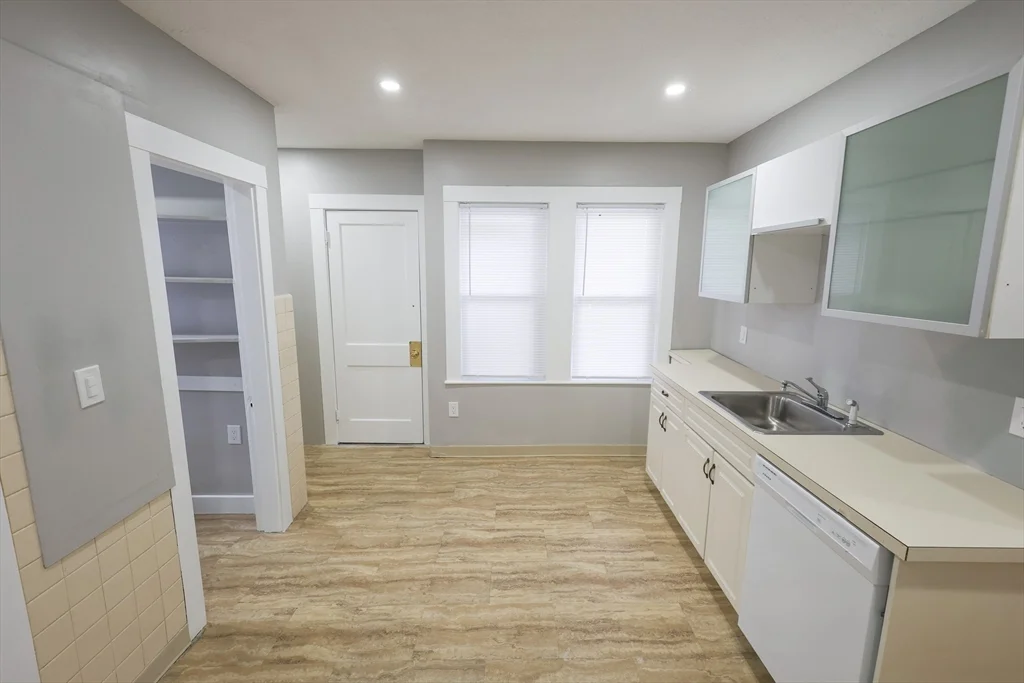 3 bed, 1 bath apartment for rent at 156 Train St Unit 1, Dorchester — photo 7 of 26