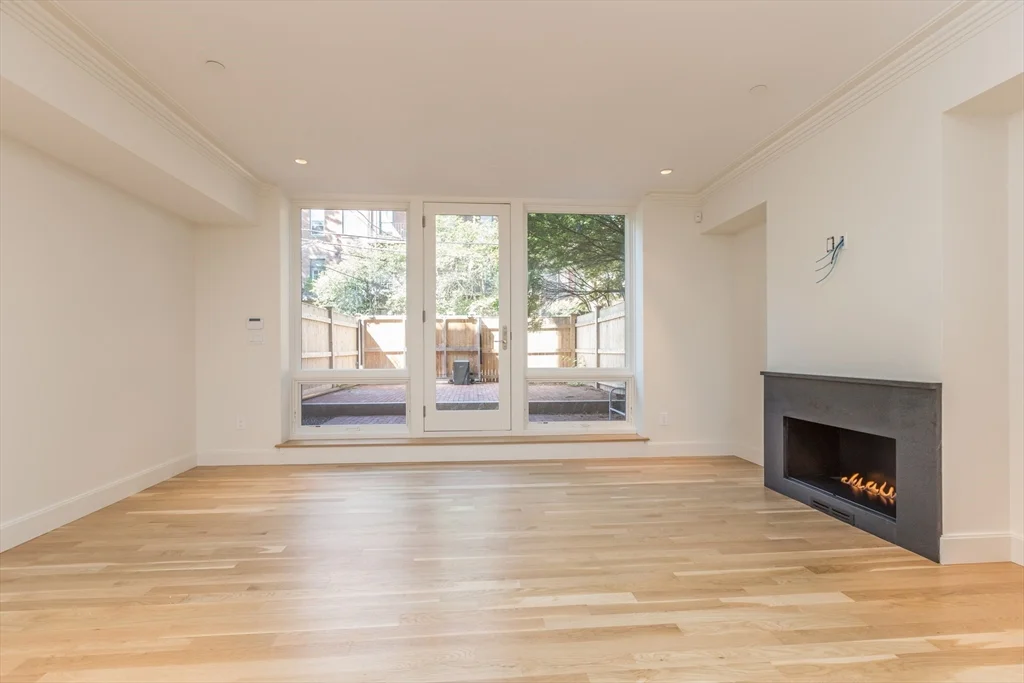 2 bed, 2 bath apartment for rent at 156 W Concord St Unit 1, South End — photo 3 of 17