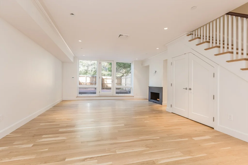 2 bed, 2 bath apartment for rent at 156 W Concord St Unit 1, South End — photo 2 of 17