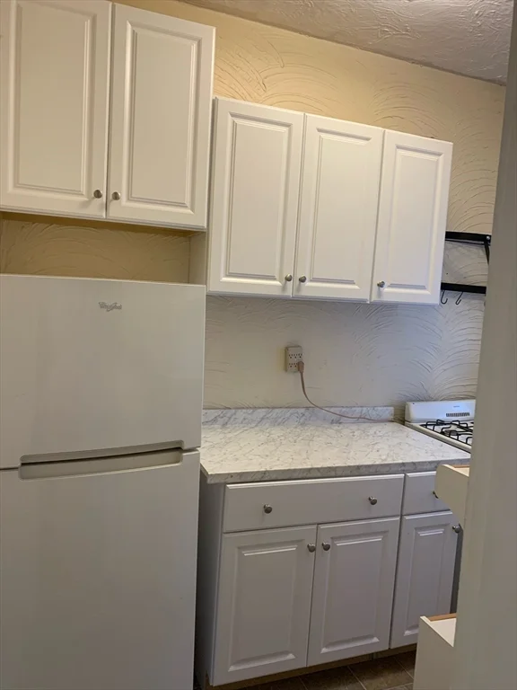 1 bed, 1 bath apartment for rent at 1560 Commonwealth Ave Unit 10, Brighton — photo 5 of 14