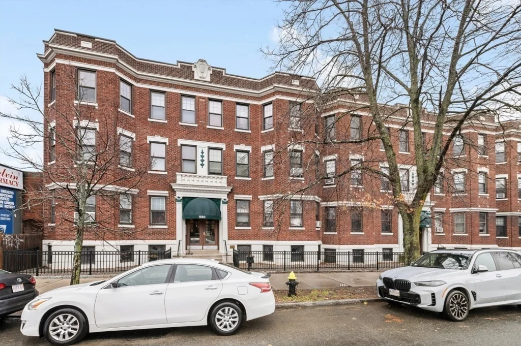 2 bed, 1 bath apartment for rent at 1560 Commonwealth Ave Unit 6, Brighton — photo 1 of 8
