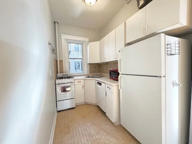 1 bed, 1 bath apartment for rent at 1564 Commonwealth Ave Unit 2, Brighton — photo 3 of 11