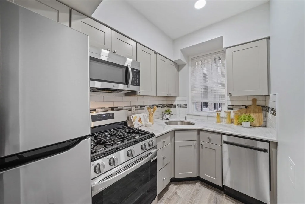 1 bed, 1 bath apartment for rent at 1564 Commonwealth Ave Unit 3, Brighton — photo 4 of 9