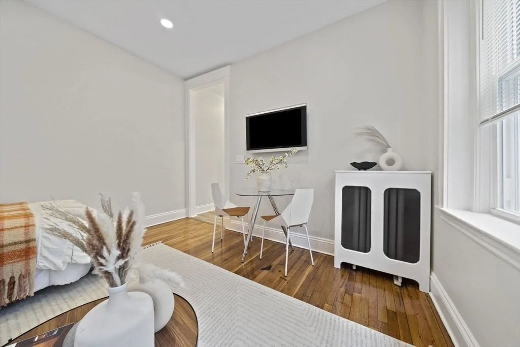 1 bed, 1 bath apartment for rent at 1564 Commonwealth Ave Unit 3, Brighton — photo 3 of 9