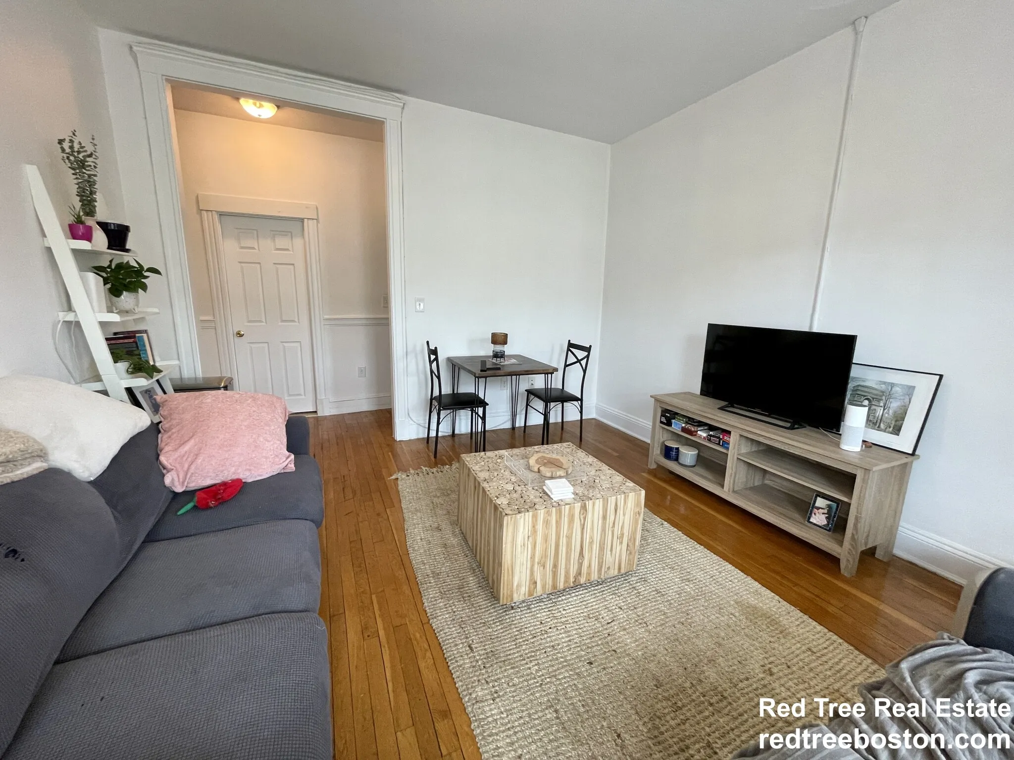 2 bed, 1 bath apartment for rent at 1564 Commonwealth Ave Unit 5, Brighton — photo 2 of 18