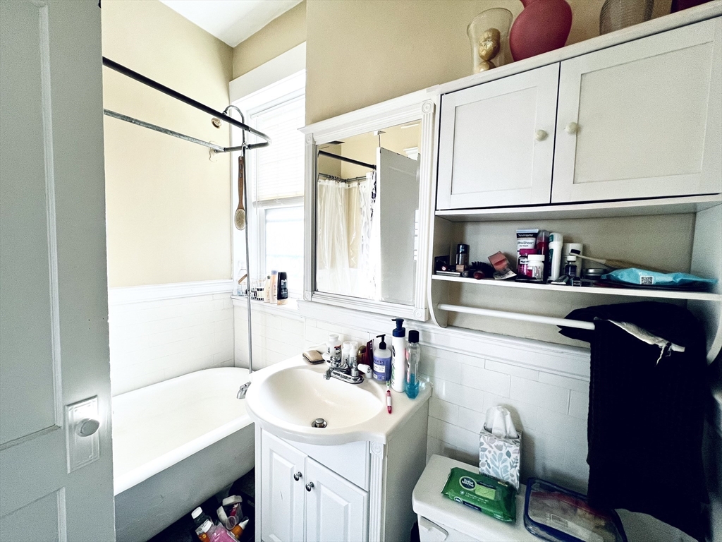 1 bed, 1 bath apartment for rent at 1568 Commonwealth Ave Unit 14, Brighton — photo 5 of 6