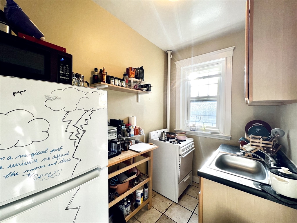 1 bed, 1 bath apartment for rent at 1568 Commonwealth Ave Unit 14, Brighton — photo 4 of 6