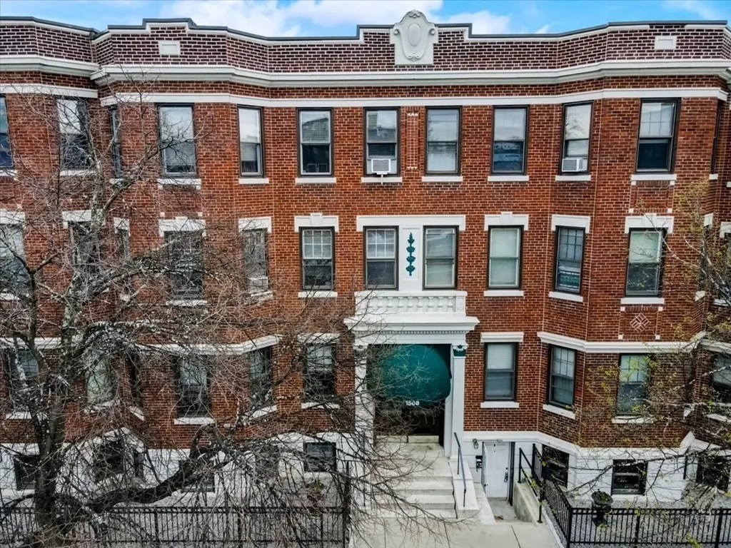1 bed, 1 bath apartment for rent at 1568 Commonwealth Ave Unit 6, Brighton