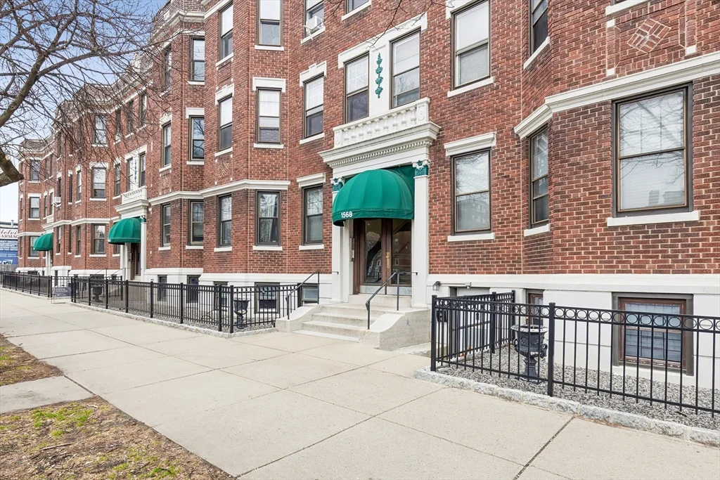 1 bed, 1 bath apartment for rent at 1568 Commonwealth Ave Unit 8, Brighton — photo 12 of 14
