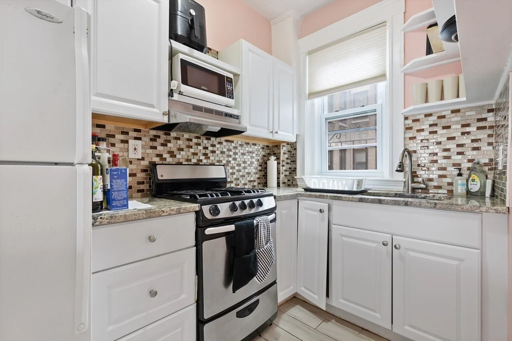 1 bed, 1 bath apartment for rent at 1568 Commonwealth Ave Unit 8, Brighton — photo 5 of 14