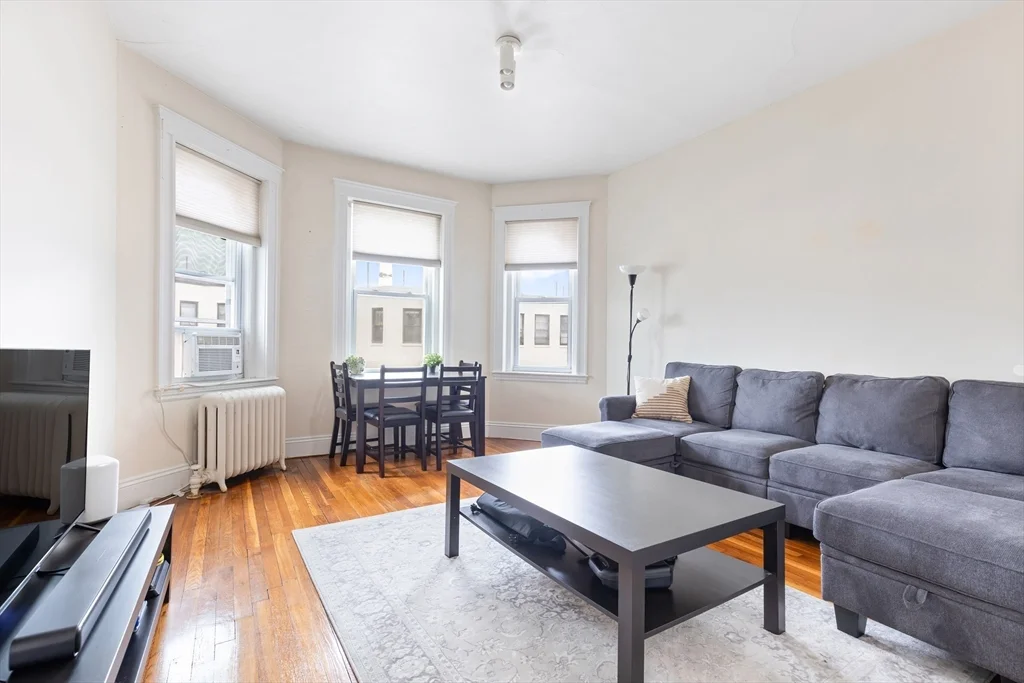 1 bed, 1 bath apartment for rent at 1568 Commonwealth Ave Unit 8, Brighton