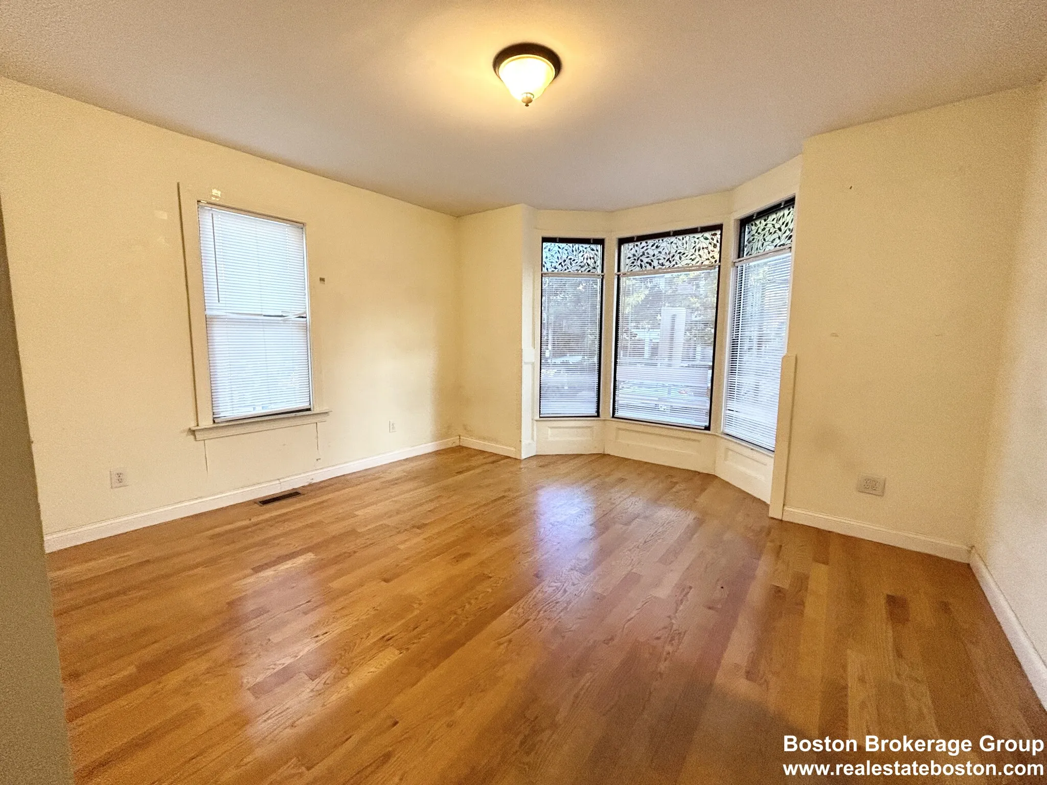 3 bed, 1 bath apartment for rent at 1568 Tremont St Unit 1, Mission Hill — photo 1 of 8