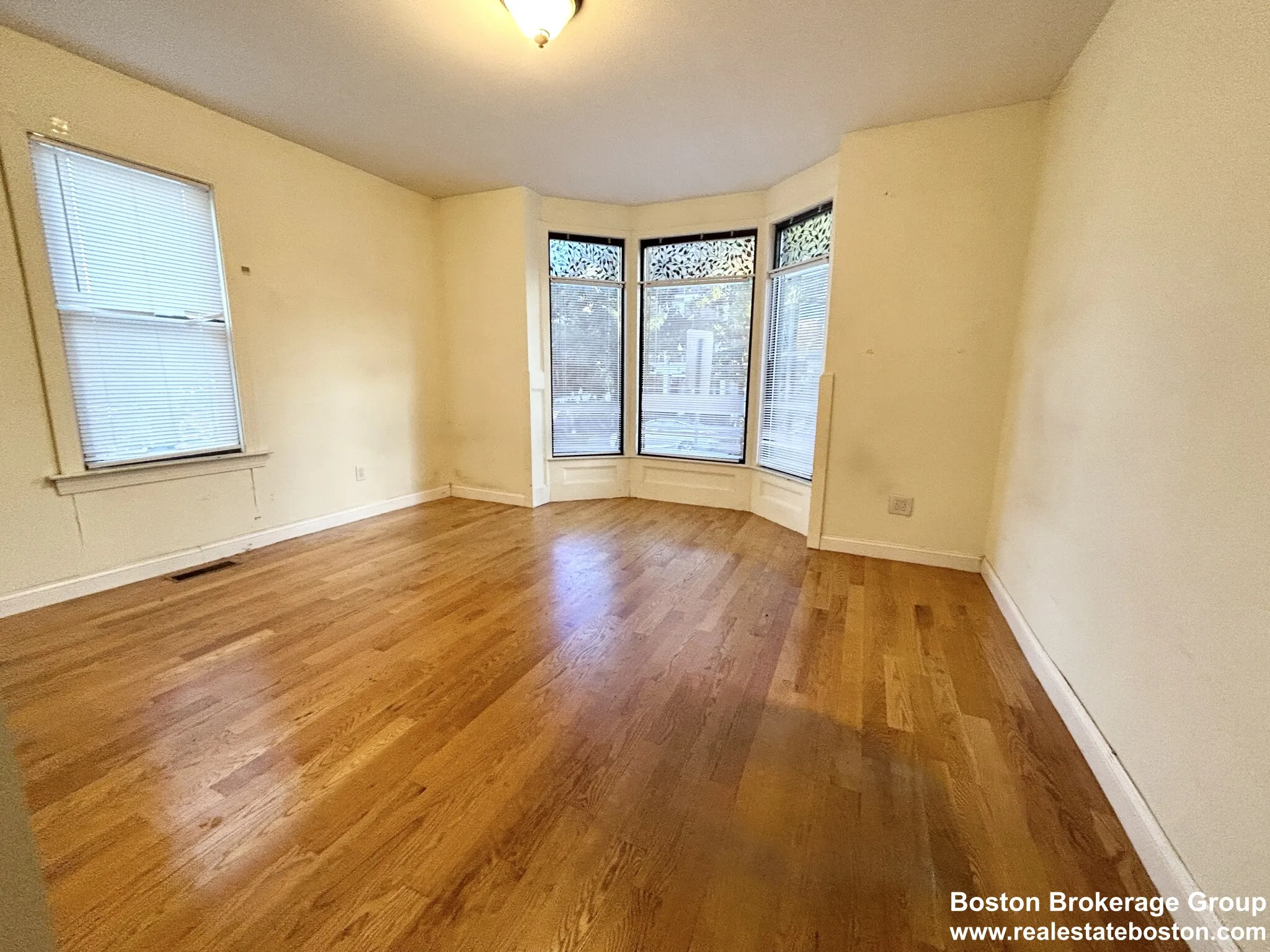 3 bed, 1 bath apartment for rent at 1568 Tremont St Unit 1, Mission Hill — photo 2 of 8