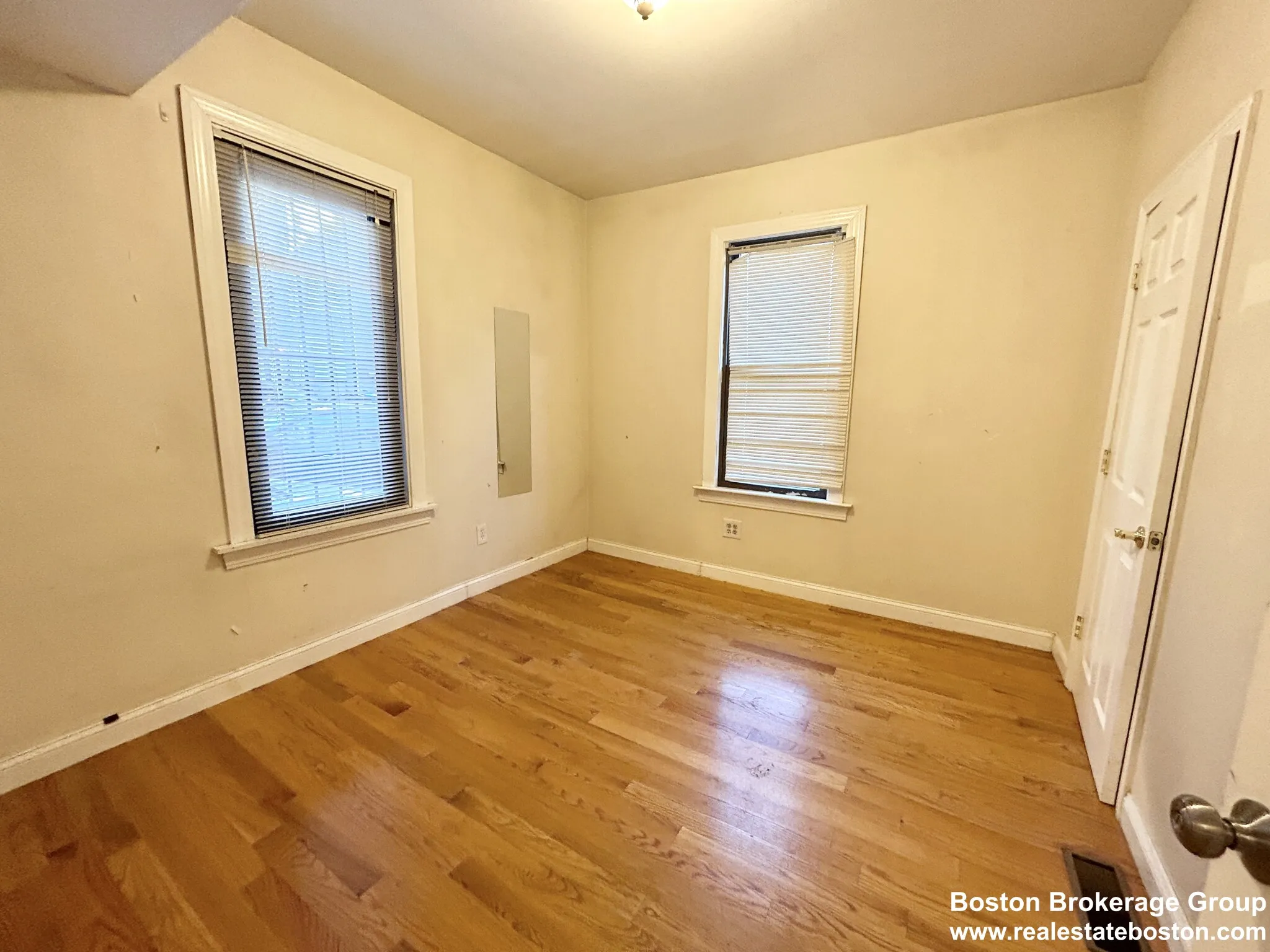 3 bed, 1 bath apartment for rent at 1568 Tremont St Unit 1, Mission Hill — photo 7 of 8