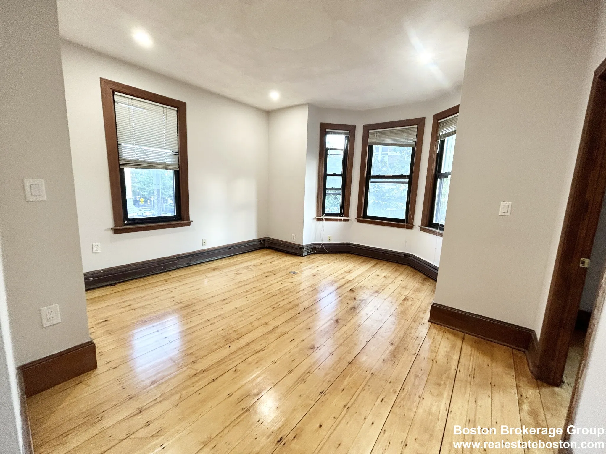 3 bed, 1 bath apartment for rent at 1568 Tremont St Unit 2, Mission Hill — photo 4 of 13