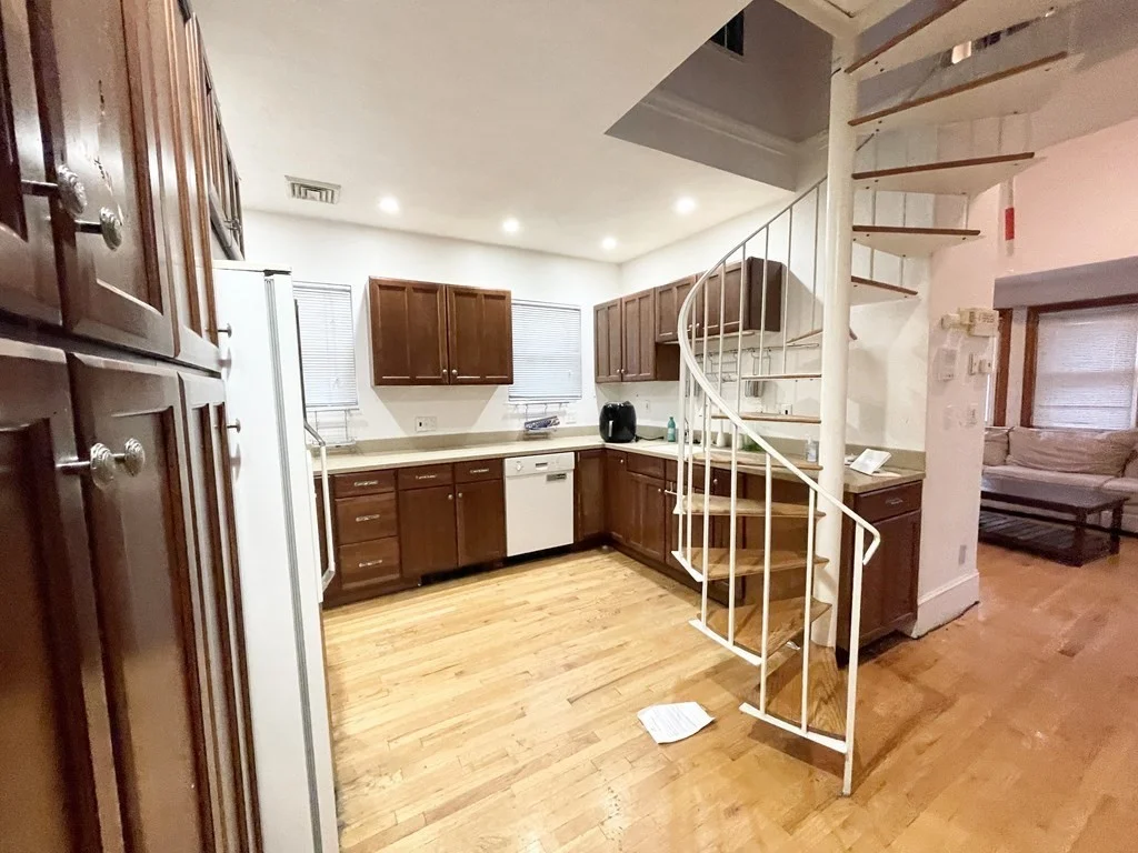 2 bed, 1 bath apartment for rent at 1568 Tremont St Unit 3, South End