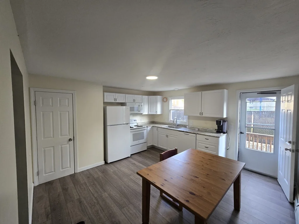 2 bed, 1 bath apartment for rent at 157-159 Third Unit 3, Leominster — photo 1 of 22