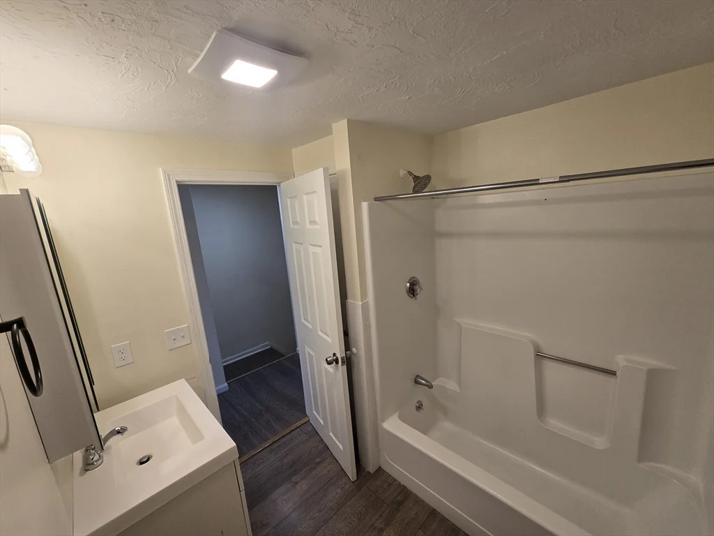 2 bed, 1 bath apartment for rent at 157-159 Third Unit 3, Leominster — photo 11 of 22