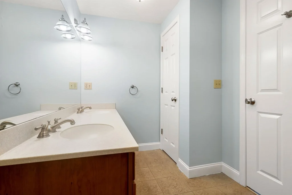 3 bed, 3 bath apartment for rent at 157 Clay St Unit 157, Wollaston — photo 17 of 25