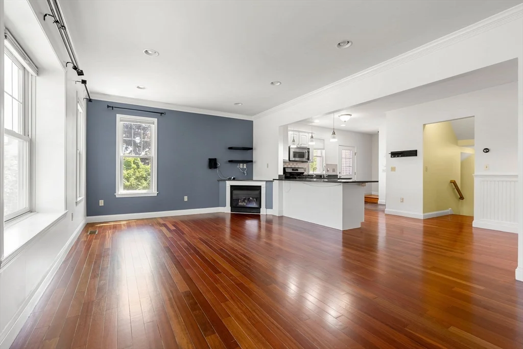 3 bed, 3 bath apartment for rent at 157 Clay St Unit 157, Wollaston — photo 3 of 25